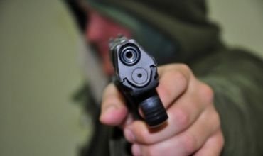 Мужчина пытался ограбить аптеку, угрожая игрушечным пистолетом Мужчина пытался ограбить аптеку, угрожая игрушечным пистолетом
